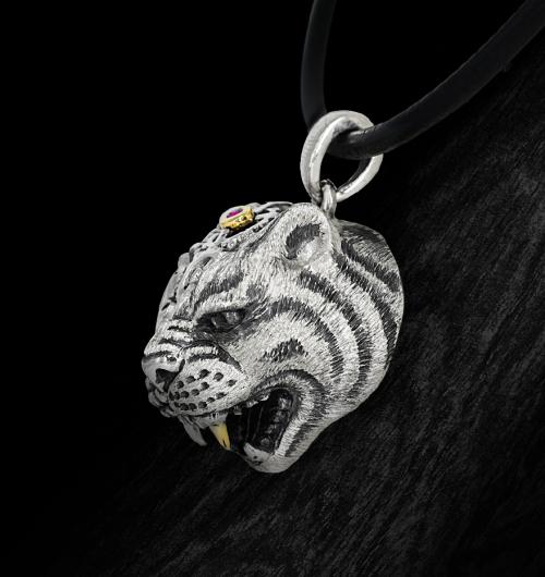 Tiger power Pendant 